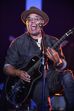 Israel Houghton0042
