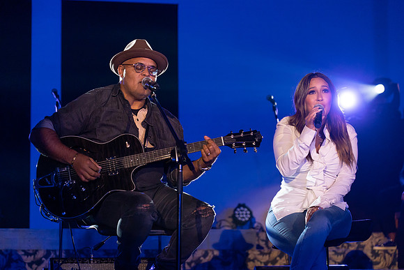 Israel Houghton0069