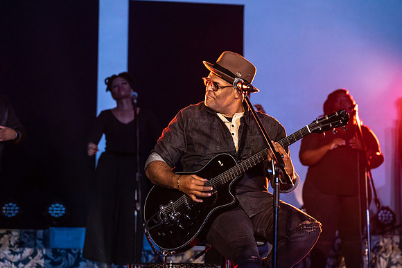 Israel Houghton0044