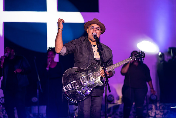 Israel Houghton0110