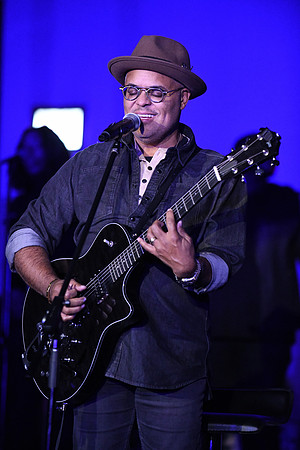 Israel Houghton0016