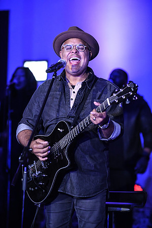 Israel Houghton0019