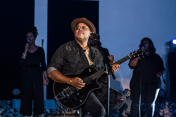 Israel Houghton0046