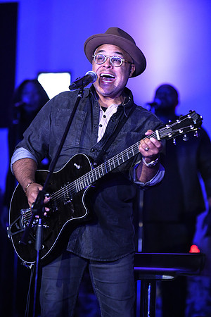 Israel Houghton0020