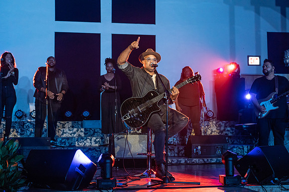 Israel Houghton0043