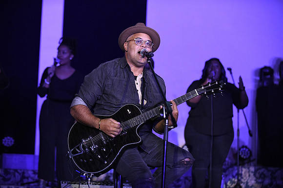 Israel Houghton0049