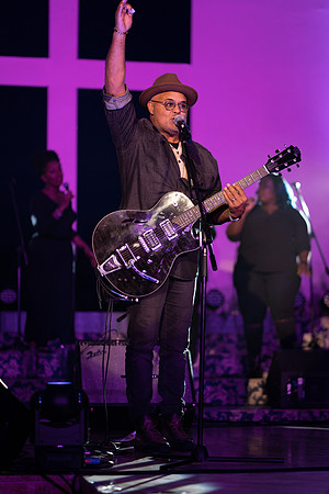 Israel Houghton0109