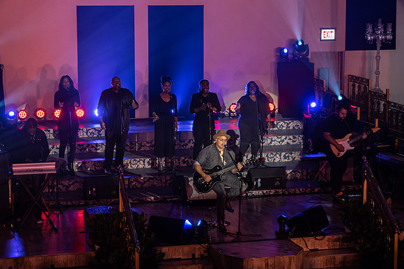 Israel Houghton0077