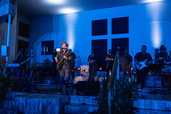 Israel Houghton0027