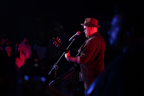 Israel Houghton0096