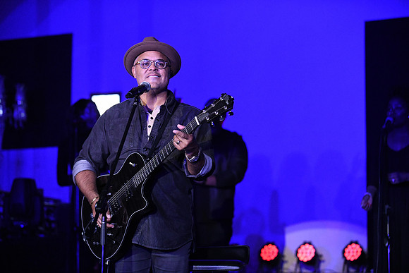 Israel Houghton0018