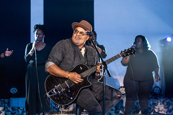 Israel Houghton0047