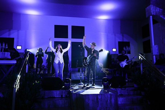 Israel Houghton0101
