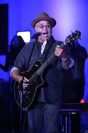 Israel Houghton0022