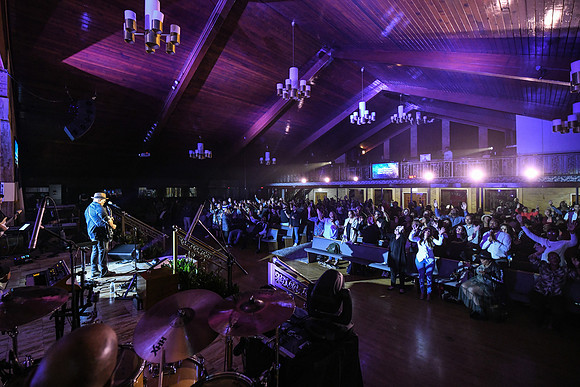 Israel Houghton0094