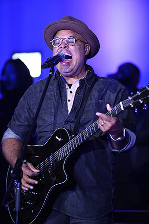 Israel Houghton0025