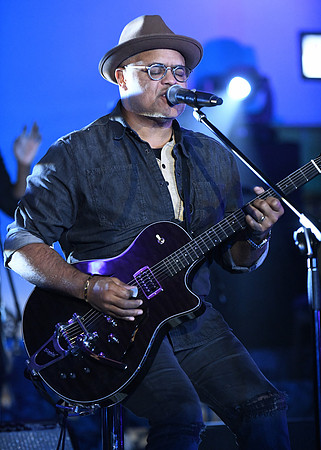 Israel Houghton0039