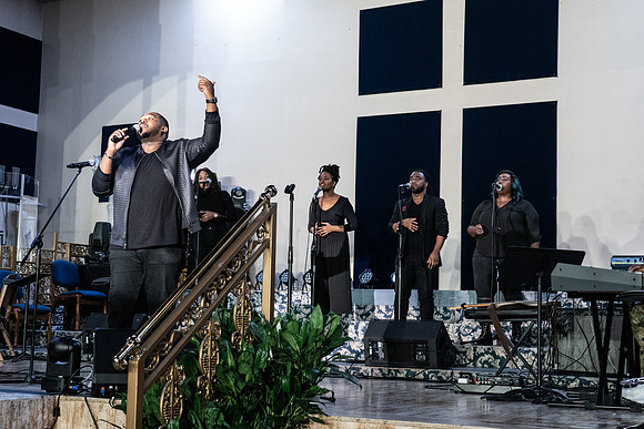 Israel Houghton0006