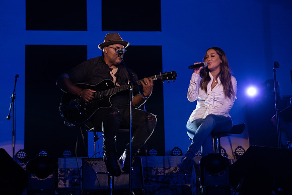 Israel Houghton0067