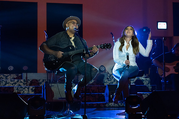 Israel Houghton0062