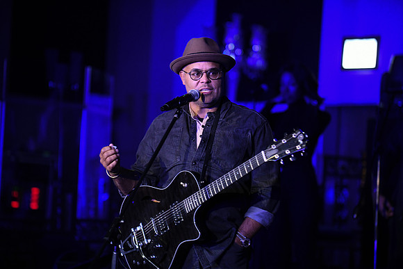 Israel Houghton0013