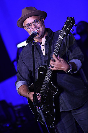 Israel Houghton0017