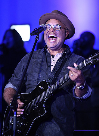 Israel Houghton0024