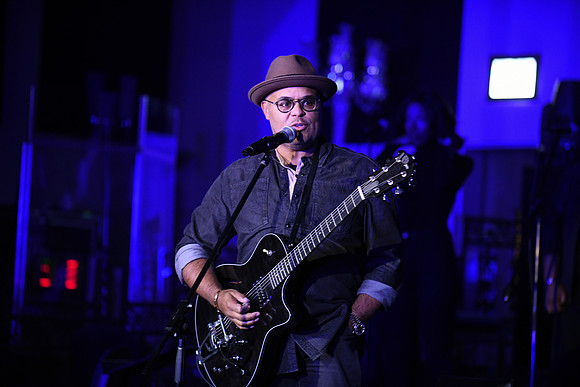 Israel Houghton0014