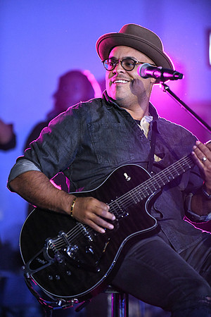 Israel Houghton0040