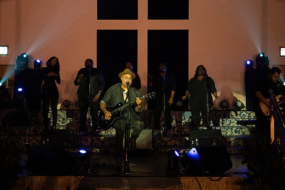 Israel Houghton0076