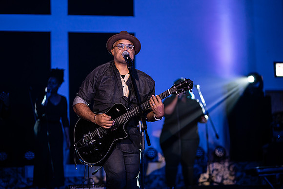 Israel Houghton0104
