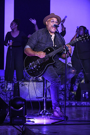 Israel Houghton0051