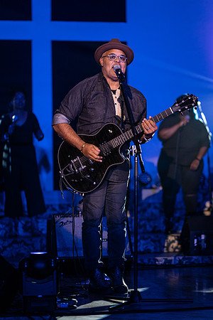 Israel Houghton0103