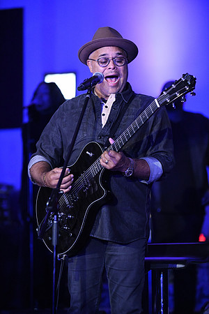 Israel Houghton0021