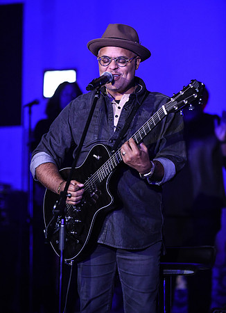 Israel Houghton0015