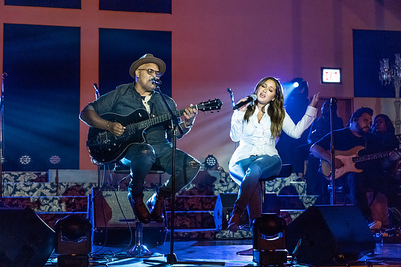 Israel Houghton0064