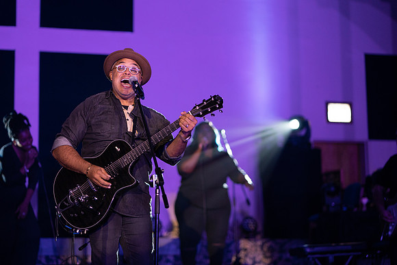 Israel Houghton0108