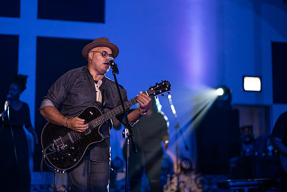 Israel Houghton0105