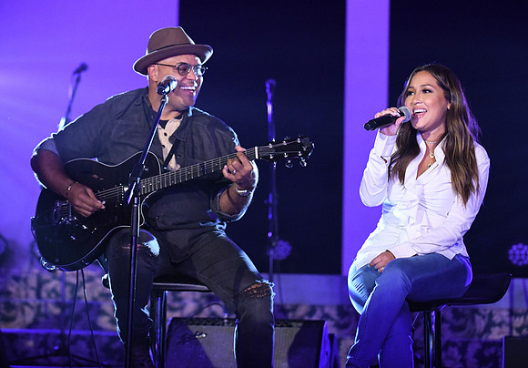 Israel Houghton0070
